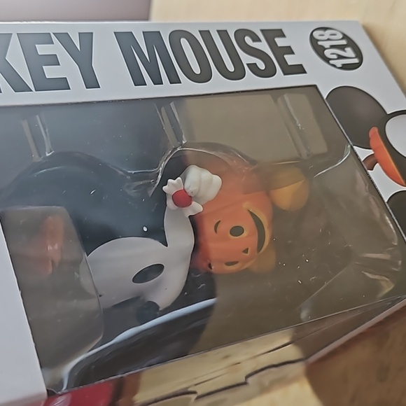 DISNEY MICKEY MOUSE FUNKO POP - Picture 4 of 9